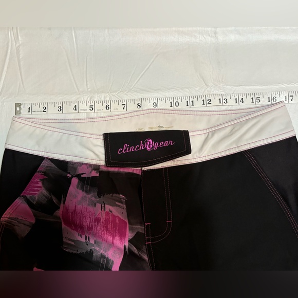 Clinch Gear Womens MMA Fighting / Boxing EUC Training Shorts Black Pink Size 10 - Picture 5 of 9